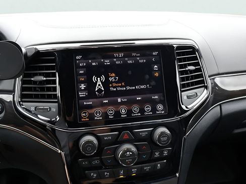 Used 2020 Jeep Grand Cherokee Overland AWD/4WD image 21