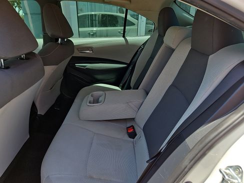 Used 2021 Toyota Corolla LE image 6