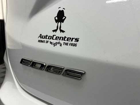 Used 2020 Ford Edge SE image 32