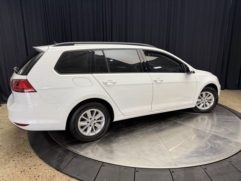 Used 2015 Volkswagen Golf S image 9