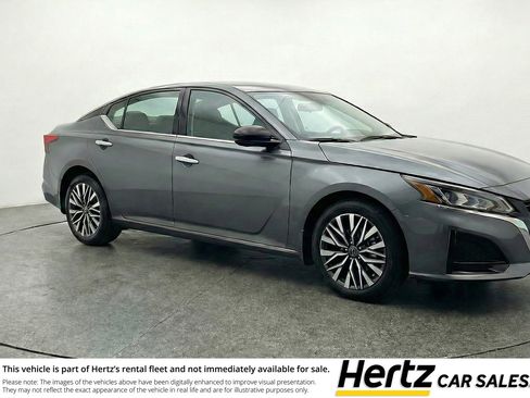 Used 2025 Nissan Altima 2.5 SV image 1