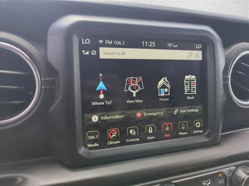 Used 2018 Jeep Wrangler Unlimited Sahara AWD/4WD image 11