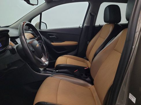 Used 2020 Chevrolet Trax LT w/ LT Convenience Package FWD image 17