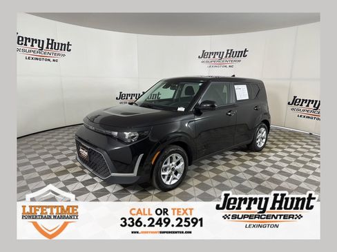 Used 2025 Kia Soul LX image 1