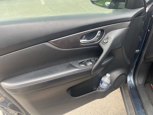 Used 2016 Nissan Rogue SV FWD image 40