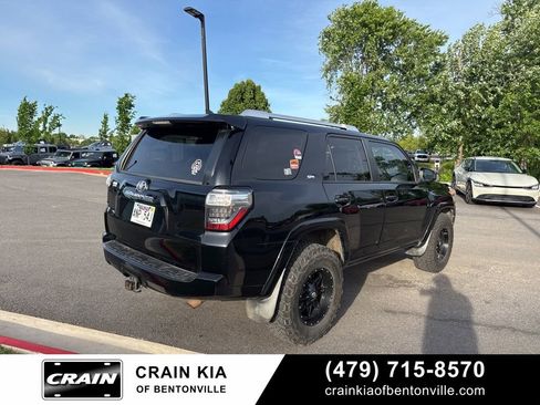 Used 2017 Toyota 4Runner SR5 AWD/4WD image 6