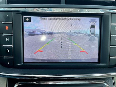 Used 2019 Lincoln Continental Select image 14