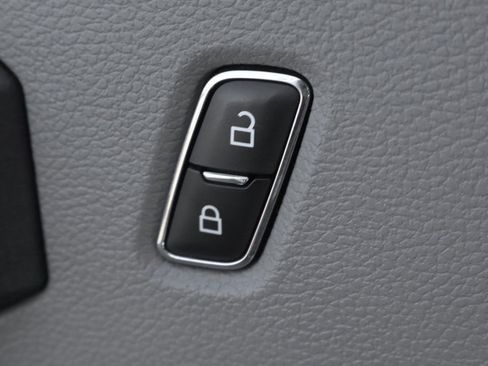 Used 2018 Ford F250 XL w/ Power Equipment Group image 17