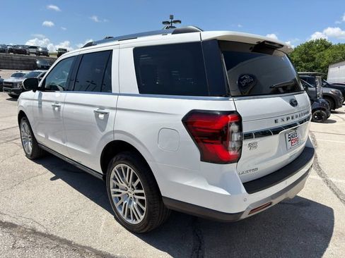 Used 2024 Ford Expedition Limited AWD/4WD image 5