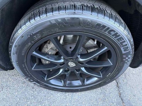 Used 2021 Porsche Cayenne Coupe image 19