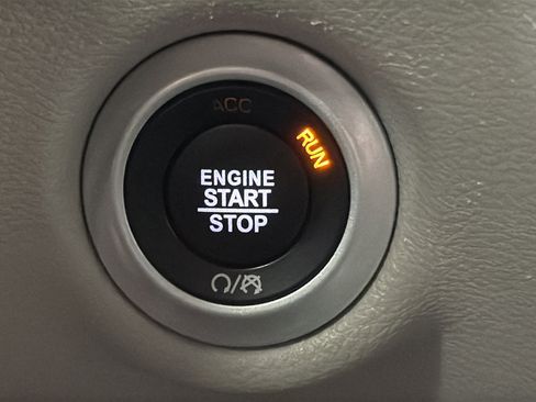 Used 2024 Chrysler Pacifica Touring-L FWD image 21