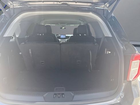 Used 2022 Ford Explorer XLT w/ Equipment Group 202A AWD/4WD image 30