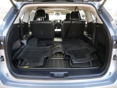 Used 2021 Toyota Highlander XLE image 18