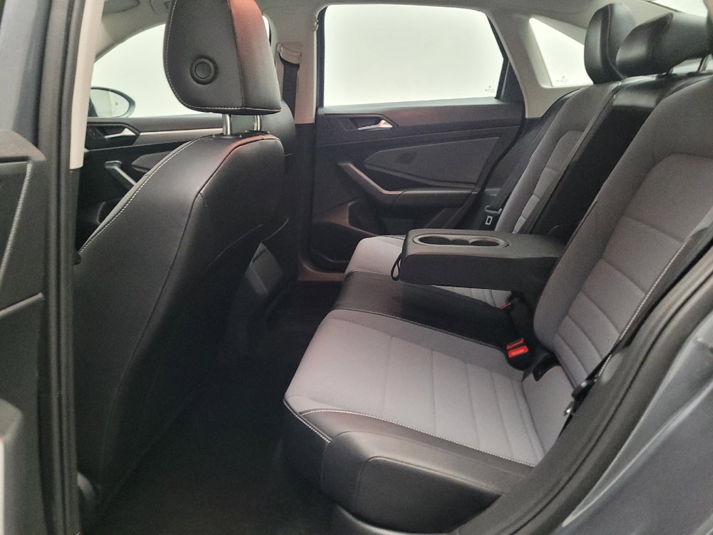 Used 2025 Volkswagen Jetta SE FWD image 18