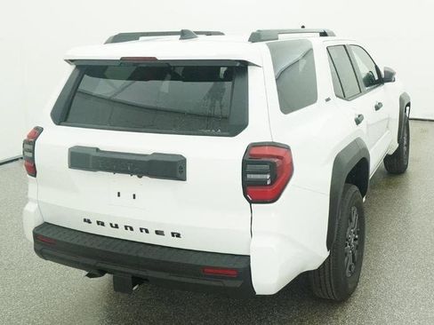 New 2026 Toyota 4Runner SR5 AWD/4WD image 8