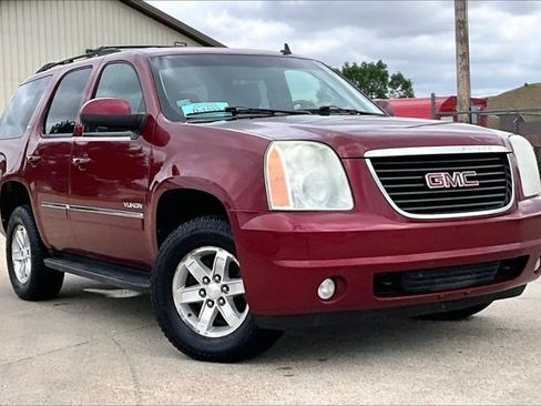 Used 2011 GMC Yukon SLT w/ SLT-2 Equipment Package AWD/4WD image 2