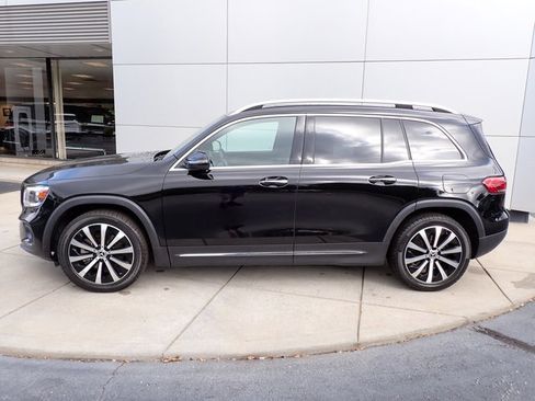 Used 2022 Mercedes-Benz GLB 250 4MATIC image 2