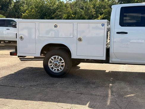 New 2026 GMC Sierra 2500 Pro w/ Convenience Package RWD image 7
