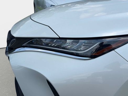 Used 2021 Toyota Venza LE AWD/4WD image 10