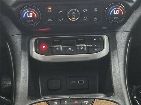 Used 2020 GMC Acadia SLE w/ Driver Convenience Package FWD image 12