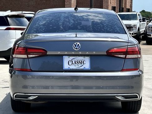 Used 2022 Volkswagen Passat 2.0T FWD image 5