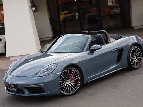 Used 2017 Porsche 718 Boxster S RWD image 4