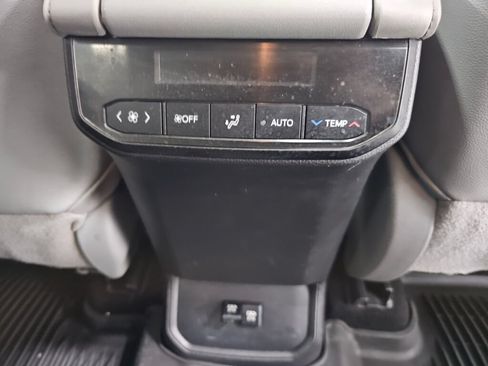 Used 2020 Toyota Highlander XLE AWD/4WD image 20
