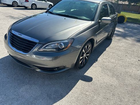 Used 2013 Chrysler 200 Touring w/ S Exterior Appearance Pkg image 9