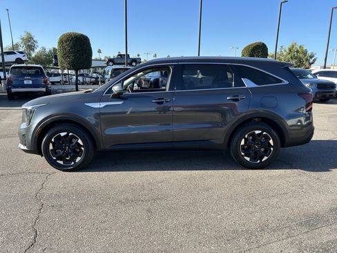 Certified 2024 Kia Sorento S image 3