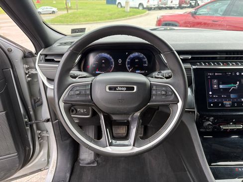 Used 2023 Jeep Grand Cherokee Altitude AWD/4WD image 13