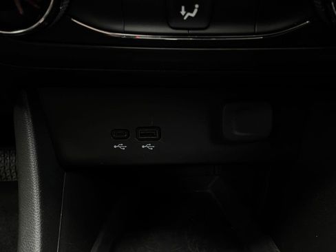 Used 2025 Buick Encore GX Preferred FWD image 23
