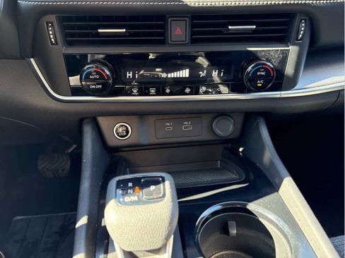 Used 2023 Nissan Rogue SV image 15