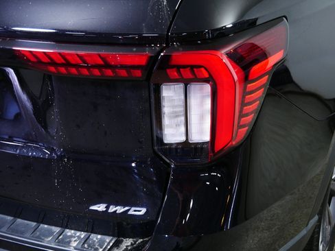 Used 2025 Ford Explorer Active w/ Active Comfort Package AWD/4WD image 17