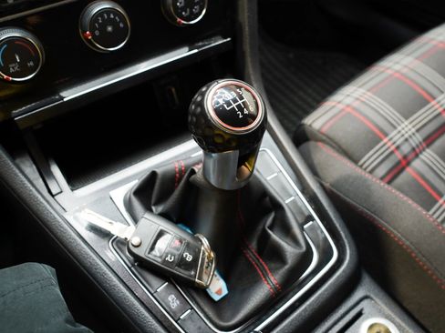 Used 2015 Volkswagen GTI S FWD image 59