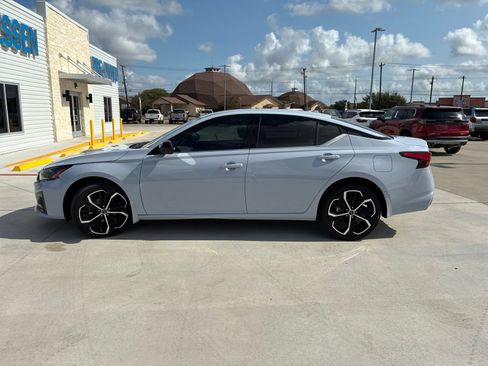Used 2024 Nissan Altima 2.5 SR AWD/4WD image 4