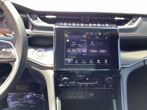 Used 2024 Jeep Grand Cherokee Laredo X w/ Trailer Tow Package image 16