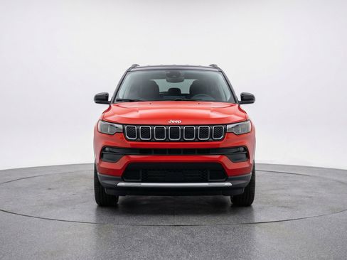 Used 2025 Jeep Compass Limited AWD/4WD image 2
