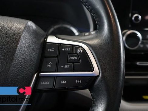 Used 2023 Toyota Highlander XLE AWD/4WD image 17