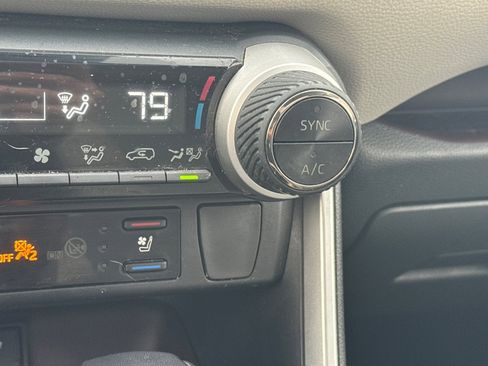 Used 2020 Toyota RAV4 Limited image 30