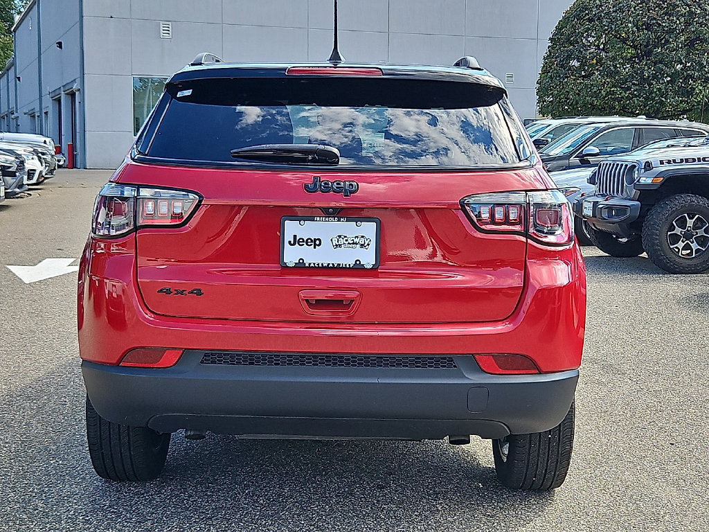 Used 2023 Jeep Compass Latitude w/ Convenience Group AWD/4WD image 6