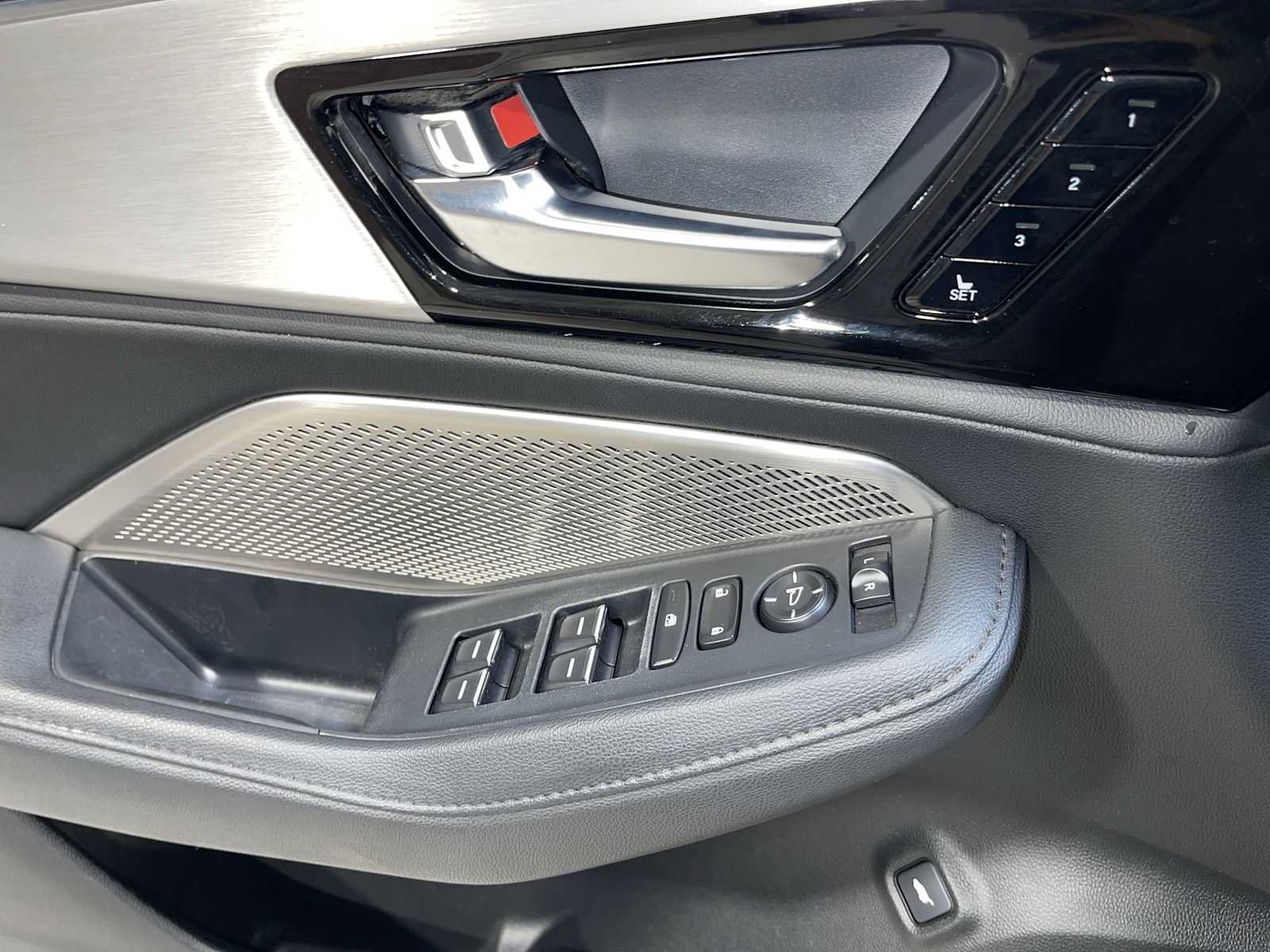 Used 2024 Acura MDX SH-AWD image 23