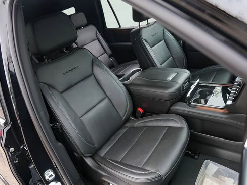 Certified 2025 GMC Yukon Denali image 33