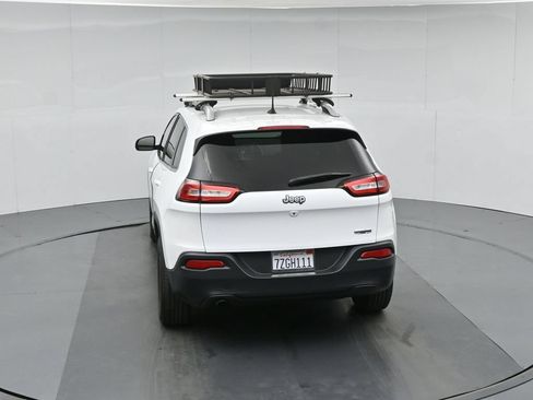Used 2017 Jeep Cherokee Latitude FWD image 43