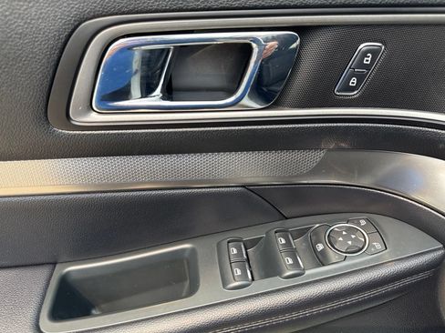 Used 2019 Ford Explorer XLT AWD/4WD image 20