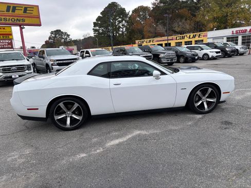 Used 2016 Dodge Challenger R/T image 7