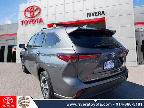 Used 2023 Toyota Highlander XLE image 7