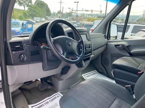 Used 2014 Freightliner Sprinter 2500 RWD image 14
