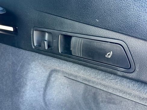 Used 2019 Audi e-tron Prestige w/ Prestige Package image 16