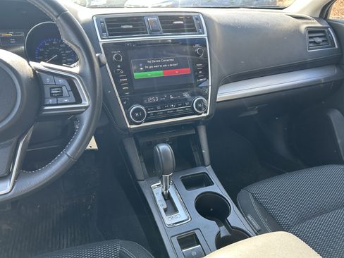 Used 2019 Subaru Outback 2.5i Premium image 12