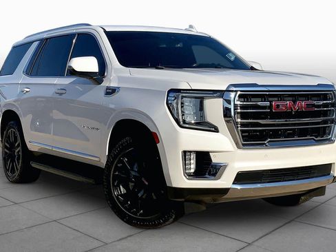 Used 2021 GMC Yukon SLT w/ Rear Media and Nav Package AWD/4WD image 2
